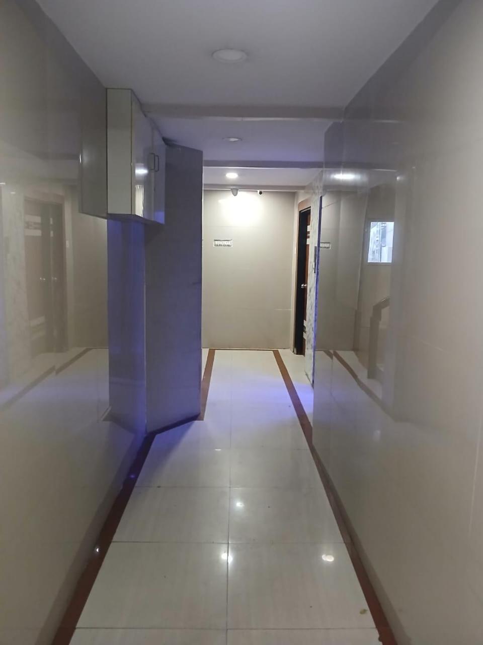 Blossoms Room Hotel Alekhya Residency- Luxury Lollection ハイデラバード エクステリア 写真