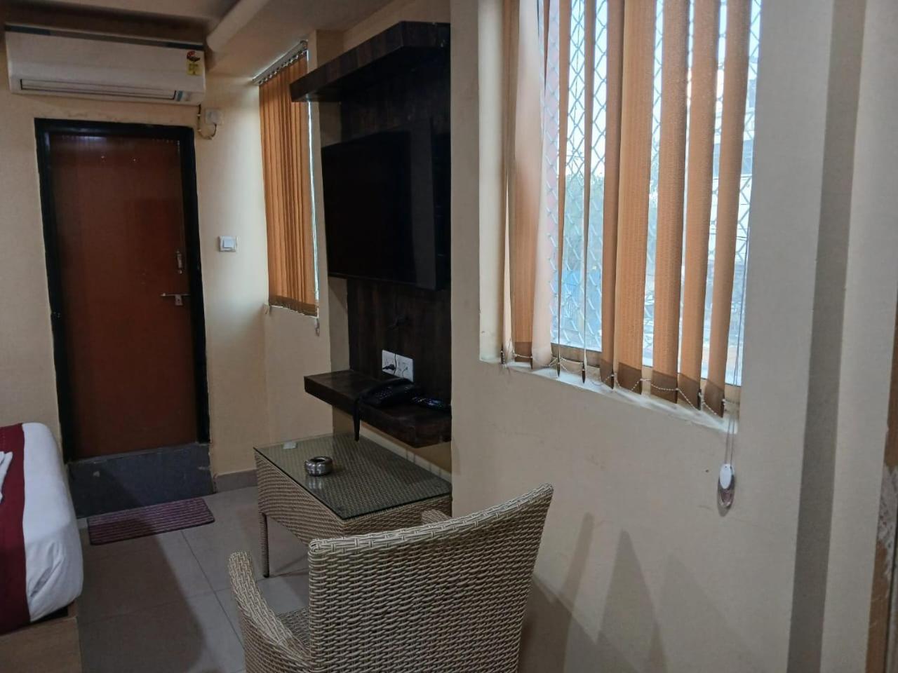 Blossoms Room Hotel Alekhya Residency- Luxury Lollection ハイデラバード エクステリア 写真