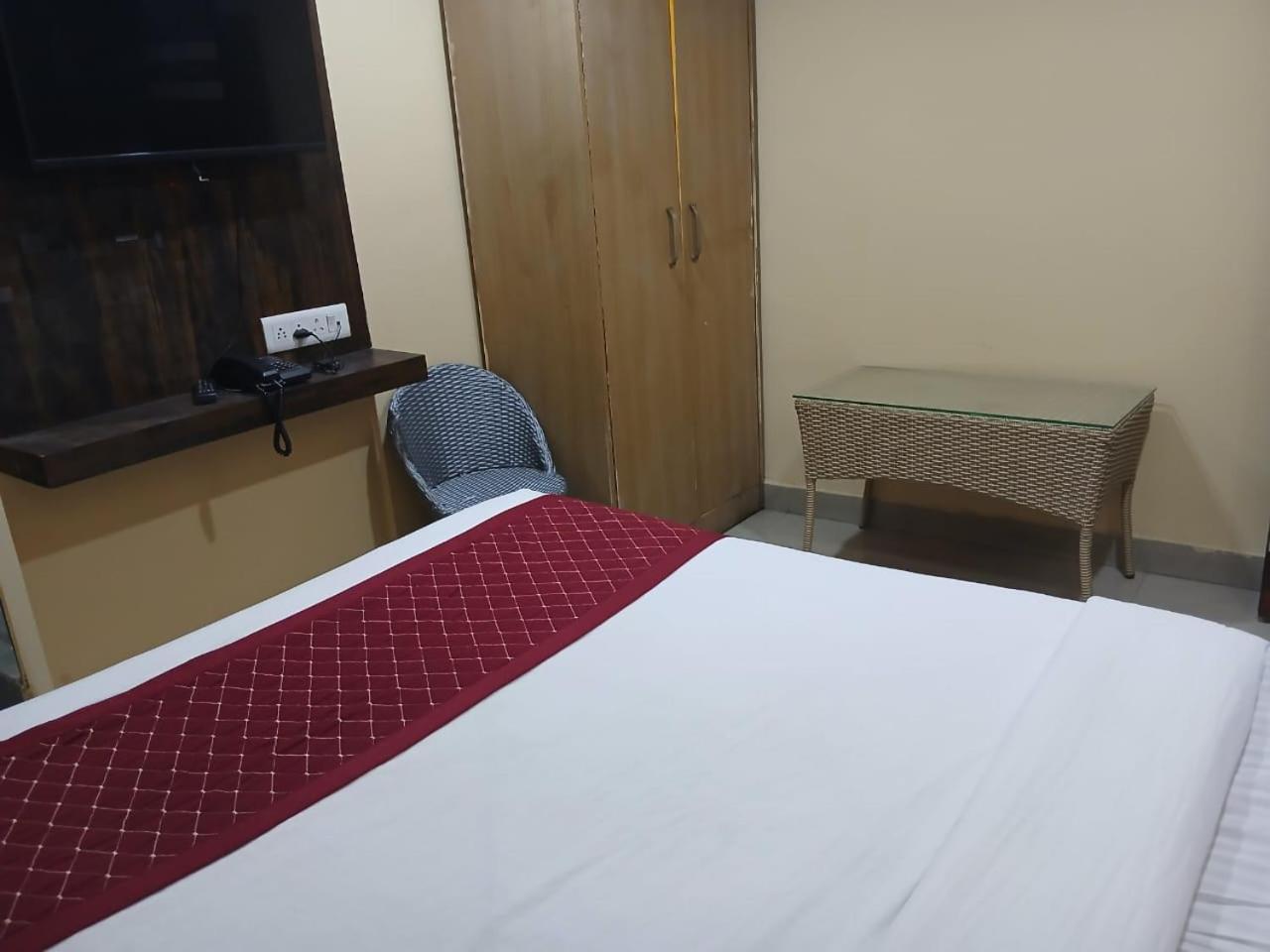 Blossoms Room Hotel Alekhya Residency- Luxury Lollection ハイデラバード エクステリア 写真