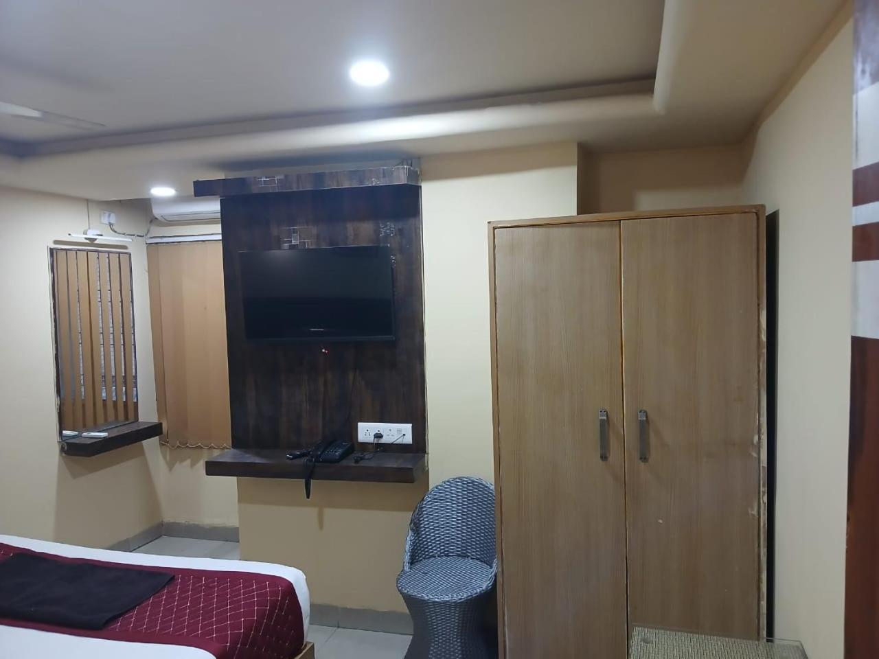Blossoms Room Hotel Alekhya Residency- Luxury Lollection ハイデラバード エクステリア 写真
